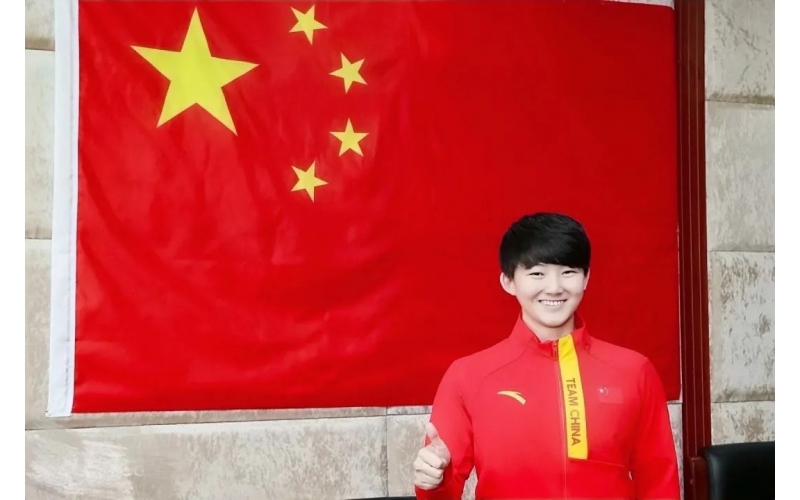 來了，世界冠軍宮乃瑩！